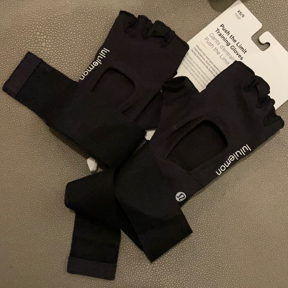 Lululemon push the limit training gloves